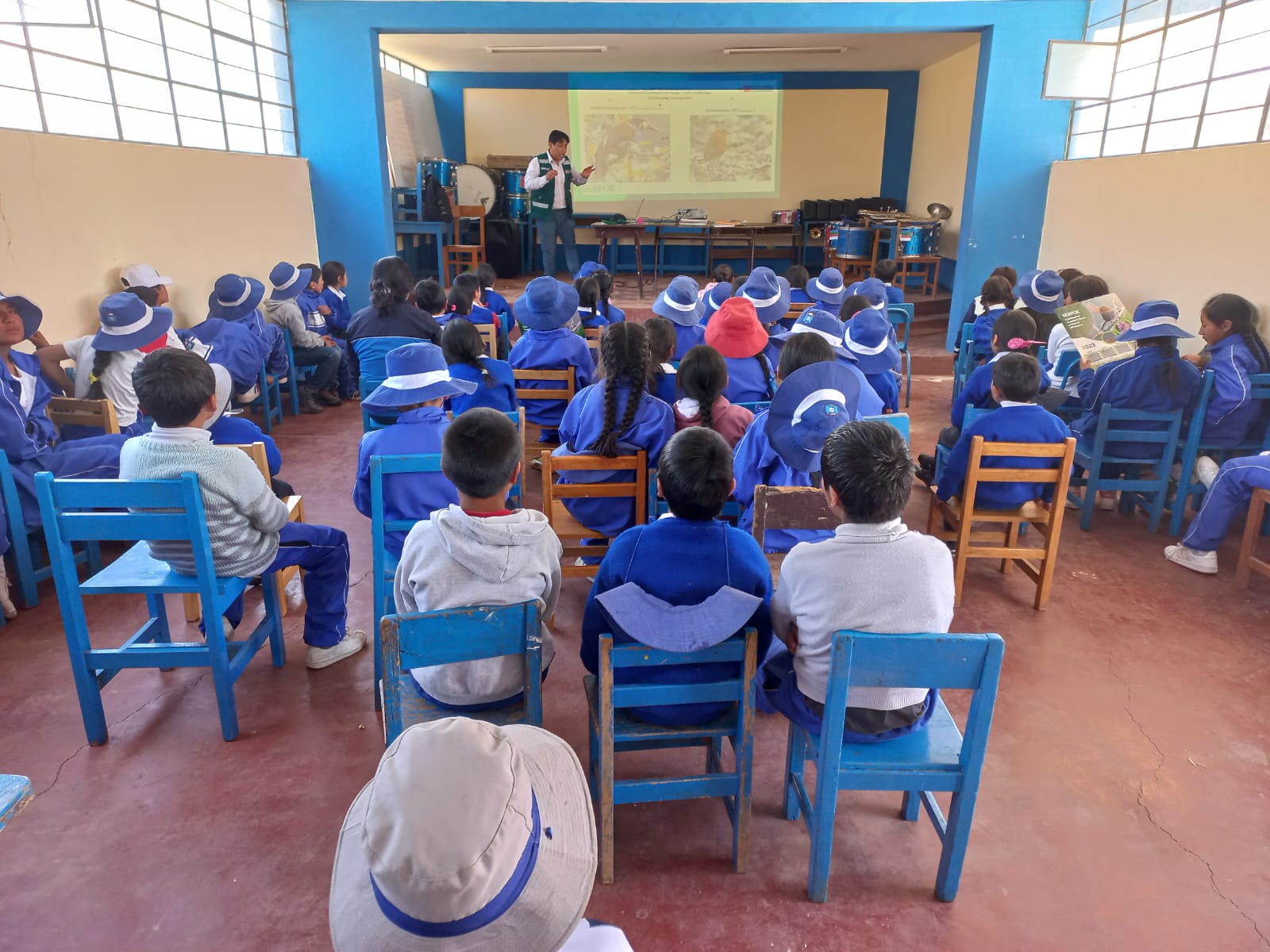 Charlas se realizaron alumnos y padre de familia