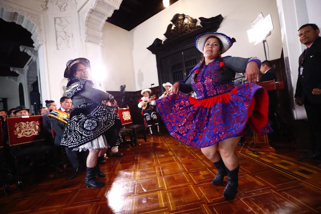 Ministra de Cultura participó de la promulgación de la autógrafa de la Ley que declara a Manko Inka como precursor y héroe nacional