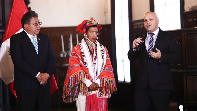 Ministro Alejandro Salas en promulgación de ley del trabajador porteador