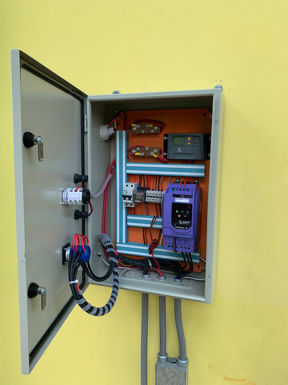 sistema de control de los paneles solares
