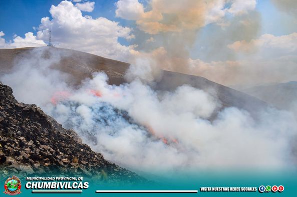 AUTORIDADES Y FUNCIONARIOS DE LA MUNICIPALIDAD PROVINCIAL DE CHUMBIVILCAS JUNTAMENTE CON NUESTROS HERMANOS DE LA COMUNIDAD PFULLPURI PUENTE CCOYO - USCAMARCA ACUDIERON A SOFOCAR UN NUEVO INCENDIO FORESTAL SUSCITADO EN EL SECTOR DE Q' UENQO
