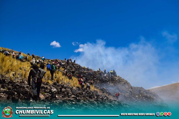 AUTORIDADES Y FUNCIONARIOS DE LA MUNICIPALIDAD PROVINCIAL DE CHUMBIVILCAS JUNTAMENTE CON NUESTROS HERMANOS DE LA COMUNIDAD PFULLPURI PUENTE CCOYO - USCAMARCA ACUDIERON A SOFOCAR UN NUEVO INCENDIO FORESTAL SUSCITADO EN EL SECTOR DE Q' UENQO
