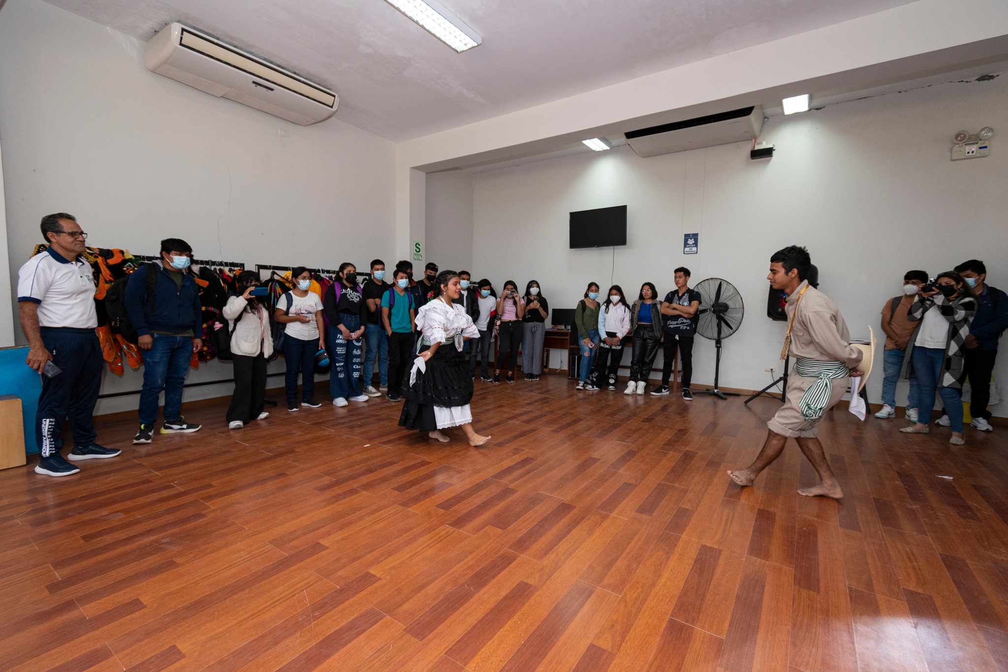 UNF REALIZA INDUCCIÓN DE TALLERES CULTURALES Y VOLUNTARIADOS UNIVERSITARIOS