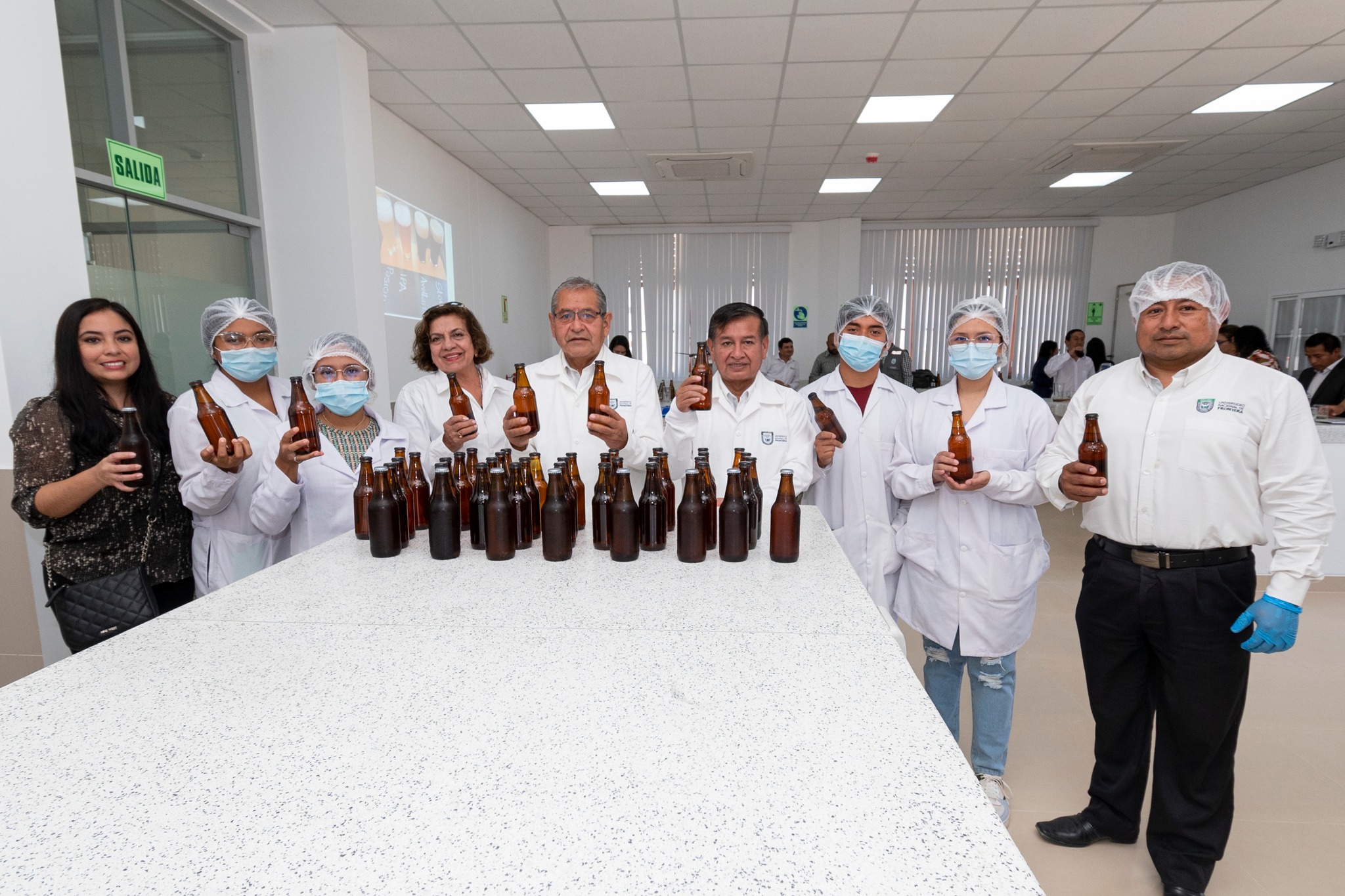 Elaboran vino y cerveza artesanal en la Universidad Nacional de Frontera 2