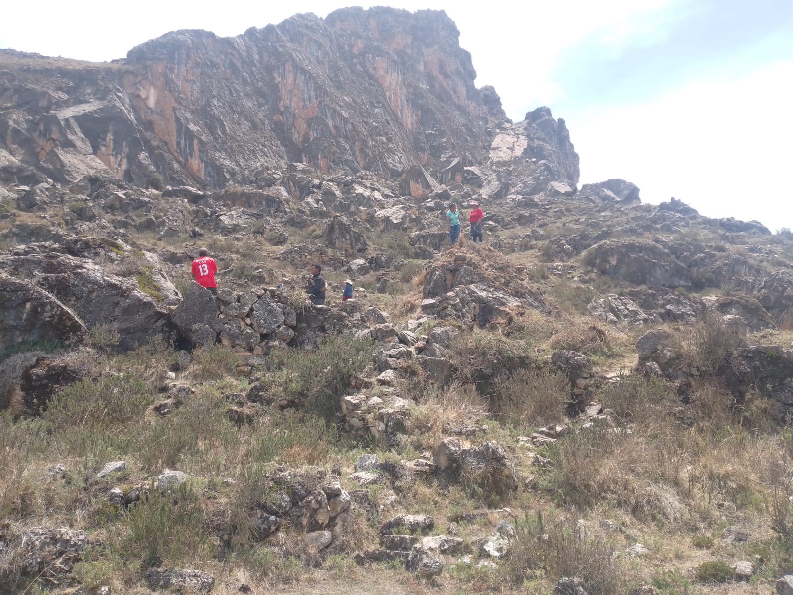 Pasco: Ministerio de Cultura realiza limpieza en sitios arqueológicos de la región