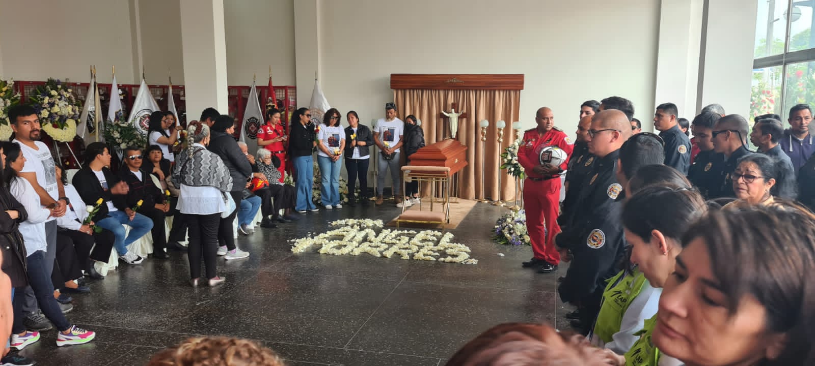 Rinden homenaje póstumo a bomberos aeronáuticos fallecidos en accidente en el aeropuerto Jorge Chávez.