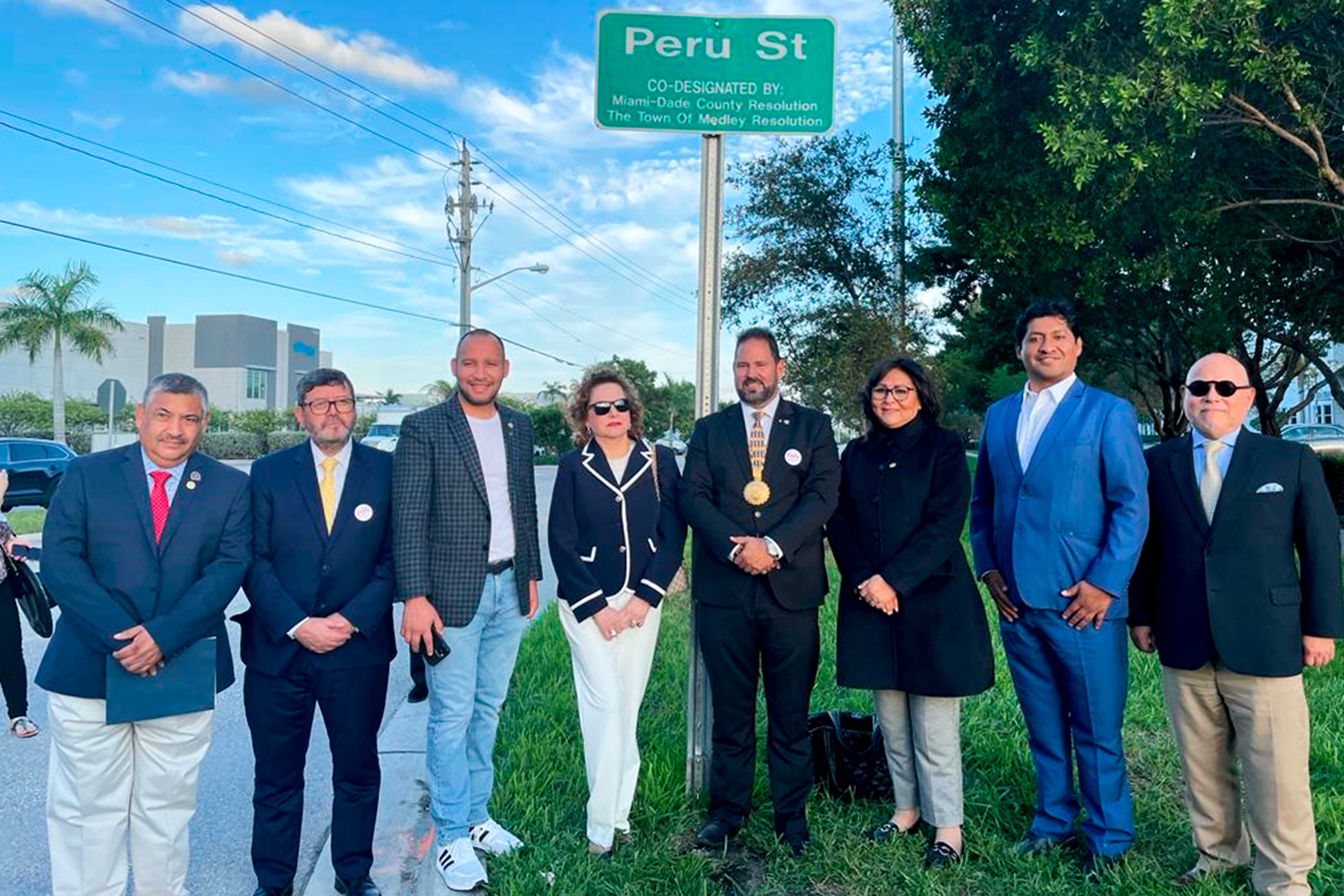 Alcalde provincial participa de inauguración de calle Perú en Miami. Foto 1