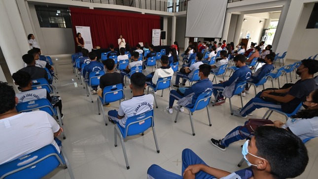 Escolares de Lancones visitan la Universidad Nacional de Frontera