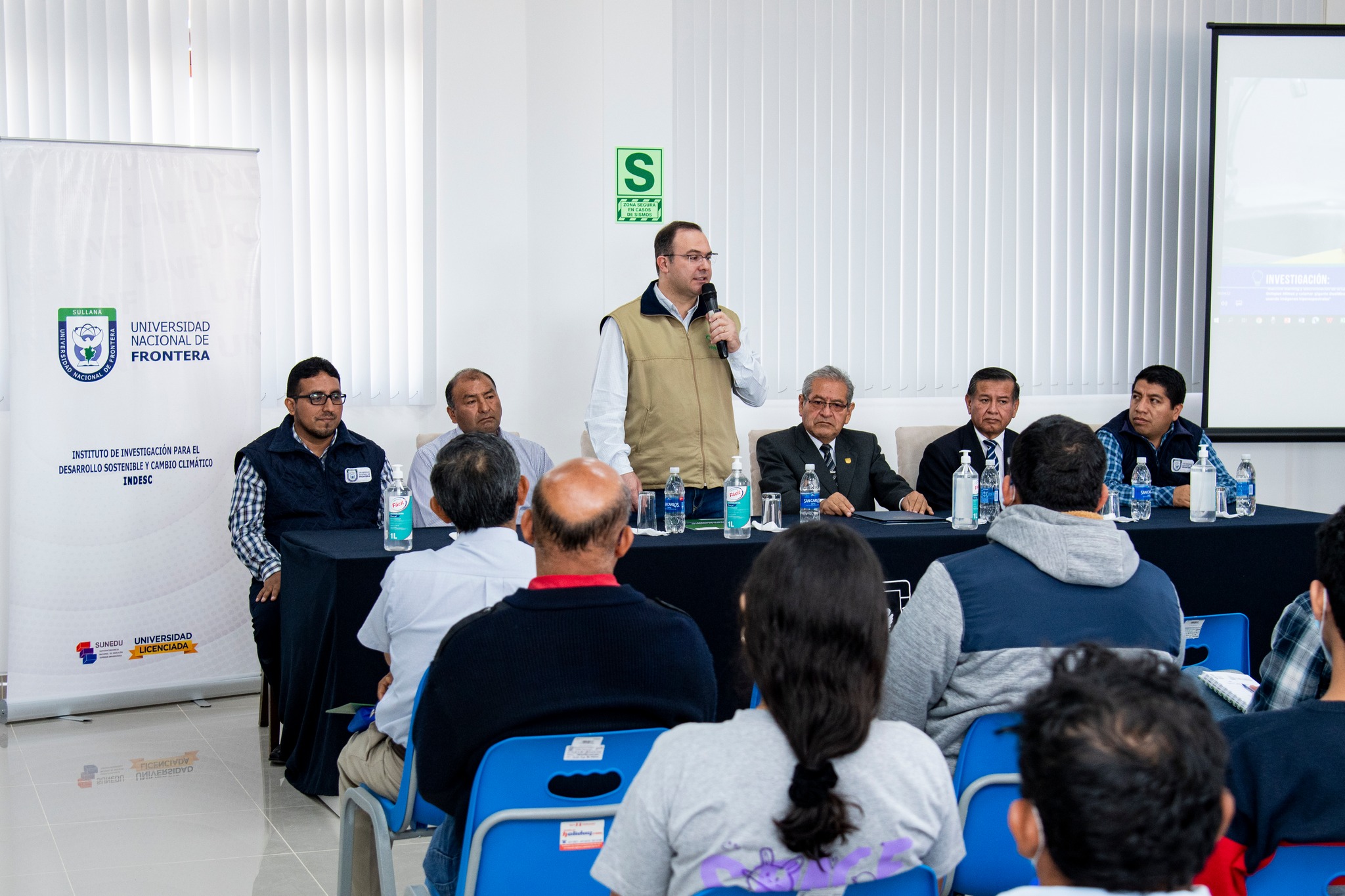 Científico brasileño dicta curso de inseminación artificial en la Universidad Nacional de Frontera