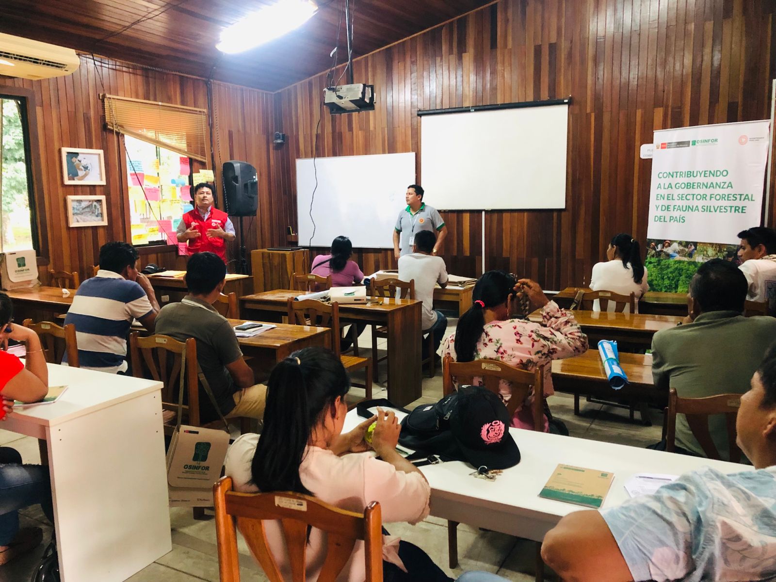 Taller con comunidades nativas en Pucallpa.
