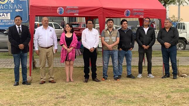 Participantes en la entrega de terreno para la construcción de Parque Cultural Bicentenario en Cajamarca