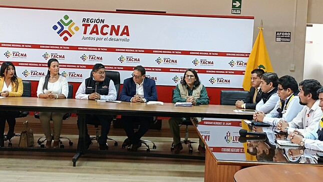 Comitiva de gestión entrante fue recibía por la actual gestión. 