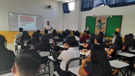 Centro de Empleo realizó talleres ABE y CUL en Instituto de San Juan de Sullana
