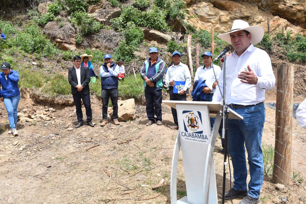 Iniciamos la entrega de microreservorios en diferentes caseríos