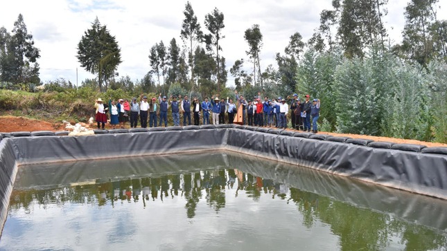Se hizo la entrega de microreservorios a beneficiarios de Chanshapamba y Chanshe