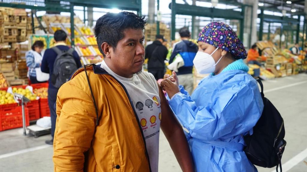 Más de 2 mil personas fueron inmunizadas contra la covid19 en gran maratón de vacunación en mercados de abastos de Lima este