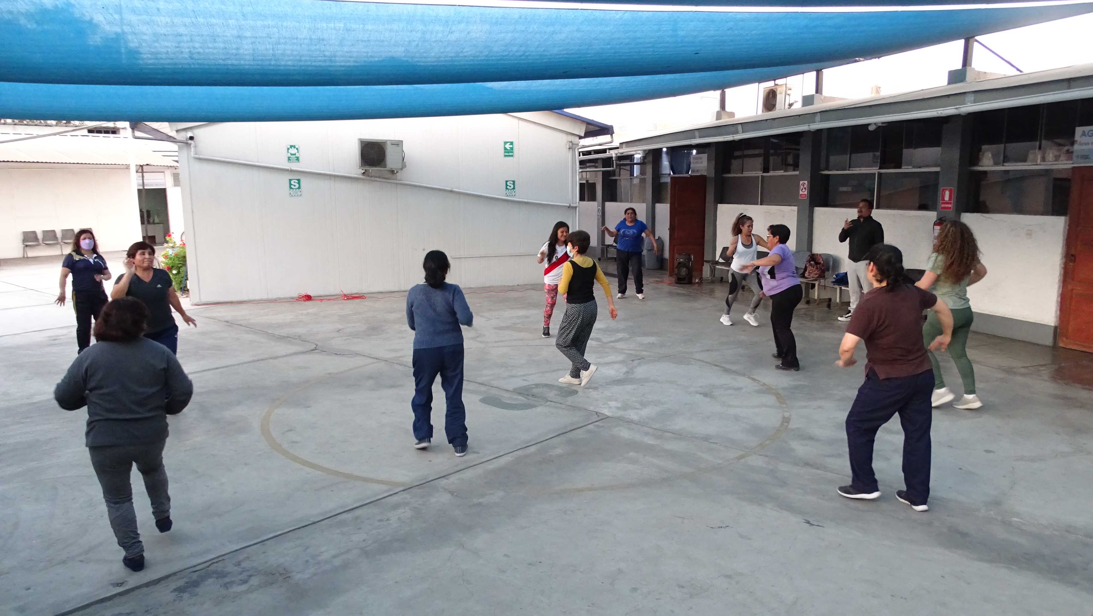 Se llevó a cabo en la sede de UGEL 03 TNO los talleres de danzas peruanas y ritmos latinos en el marco del proyecto "Docentes emocionalmente fortalecidos, estudiantes seguros", donde participaron activamente docentes y directivos de las IIEE públicas de nuestra jurisdicción.