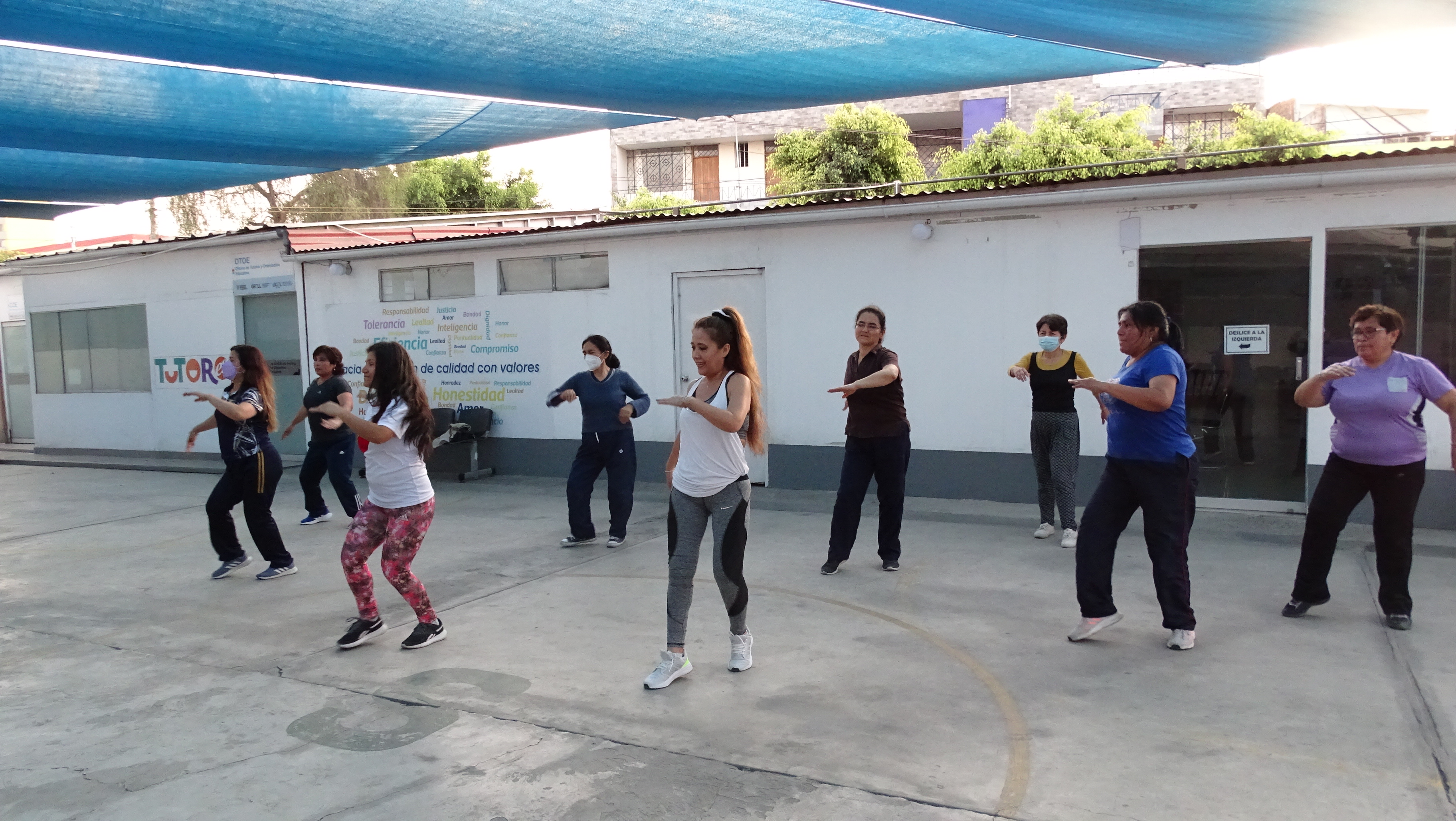 Se llevó a cabo en la sede de UGEL 03 TNO los talleres de danzas peruanas y ritmos latinos en el marco del proyecto "Docentes emocionalmente fortalecidos, estudiantes seguros", donde participaron activamente docentes y directivos de las IIEE públicas de nuestra jurisdicción.