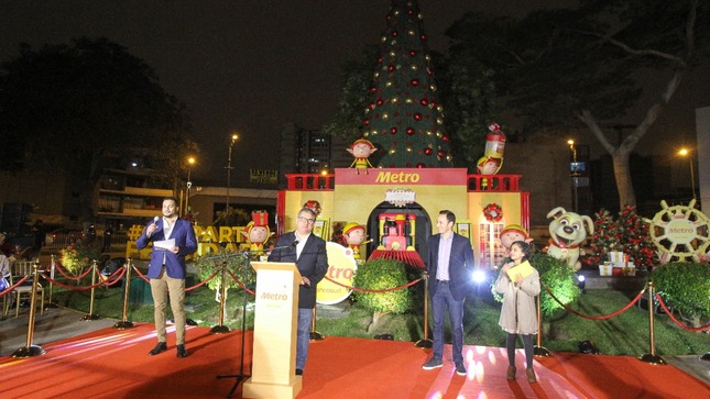 Jesús María: Enciende árbol navideño en campaña “COMPARTE FELICIDAD”