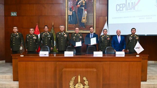 Ceplan y el Ejército Peruano firman convenio