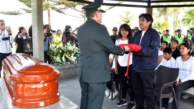 Rinden homenaje a valeroso policía que falleció tras frustrar robo y secuestro de empresario
