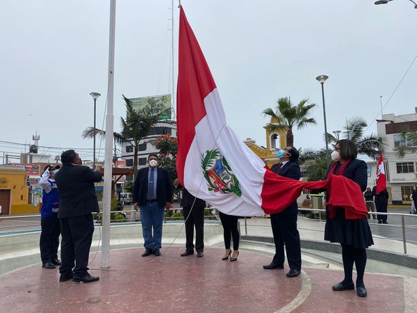 Ceremonia protocolar de Izamiento de Pabellón Nacional