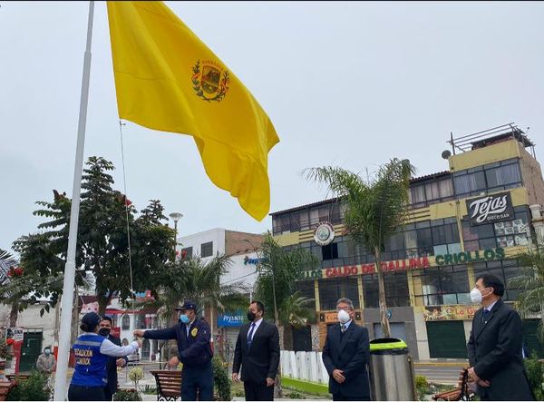 Ceremonia protocolar de Izamiento de Pabellón Nacional