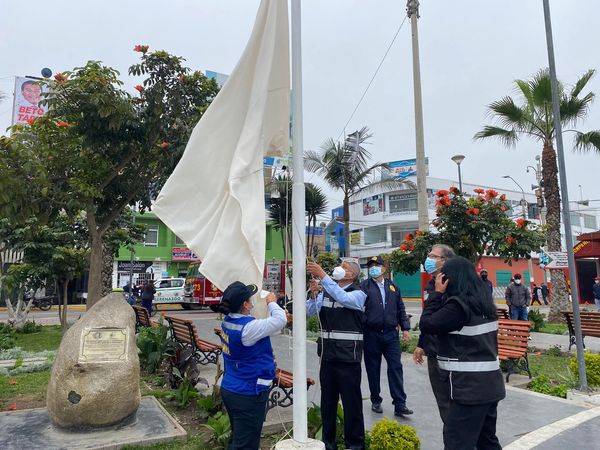 Ceremonia protocolar de Izamiento de Pabellón Nacional