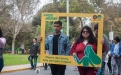 La Municipalidad de Lince y el Servicio Nacional de Áreas Naturales Protegidas por el Estado (SERNANP) se unieron en un colorido pasacalle para sensibilizar a la comunidad sobre la importancia de las áreas naturales protegidas del país.
Esta actividad, organizada como parte de las acciones de sensibilización que el organismo gubernamental realiza en el distrito, tuvo como objetivo crear conciencia y promover valores en temas ambientales entre los ciudadanos, a fin de que protejan y conserven el medio ambiente.
La Municipalidad de Lince reitera su compromiso de sensibilizar a la población y de estimular la participación ciudadana en el desarrollo sostenible.