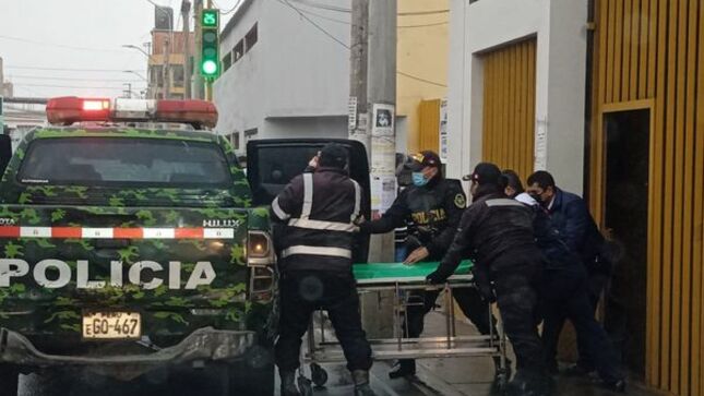 Personal de serenazgo y la Policía Nacional del Perú, socorrieron a una persona herida de bala