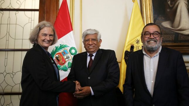 Alcalde Romero con integrantes de la misión de la Unesco en el Palacio Municipal.