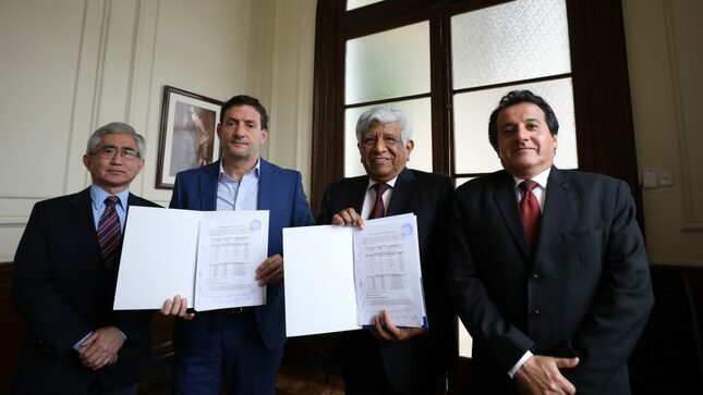 Alcalde Romero junto a integrantes de la próxima gestión de la municipalidad de Lima.