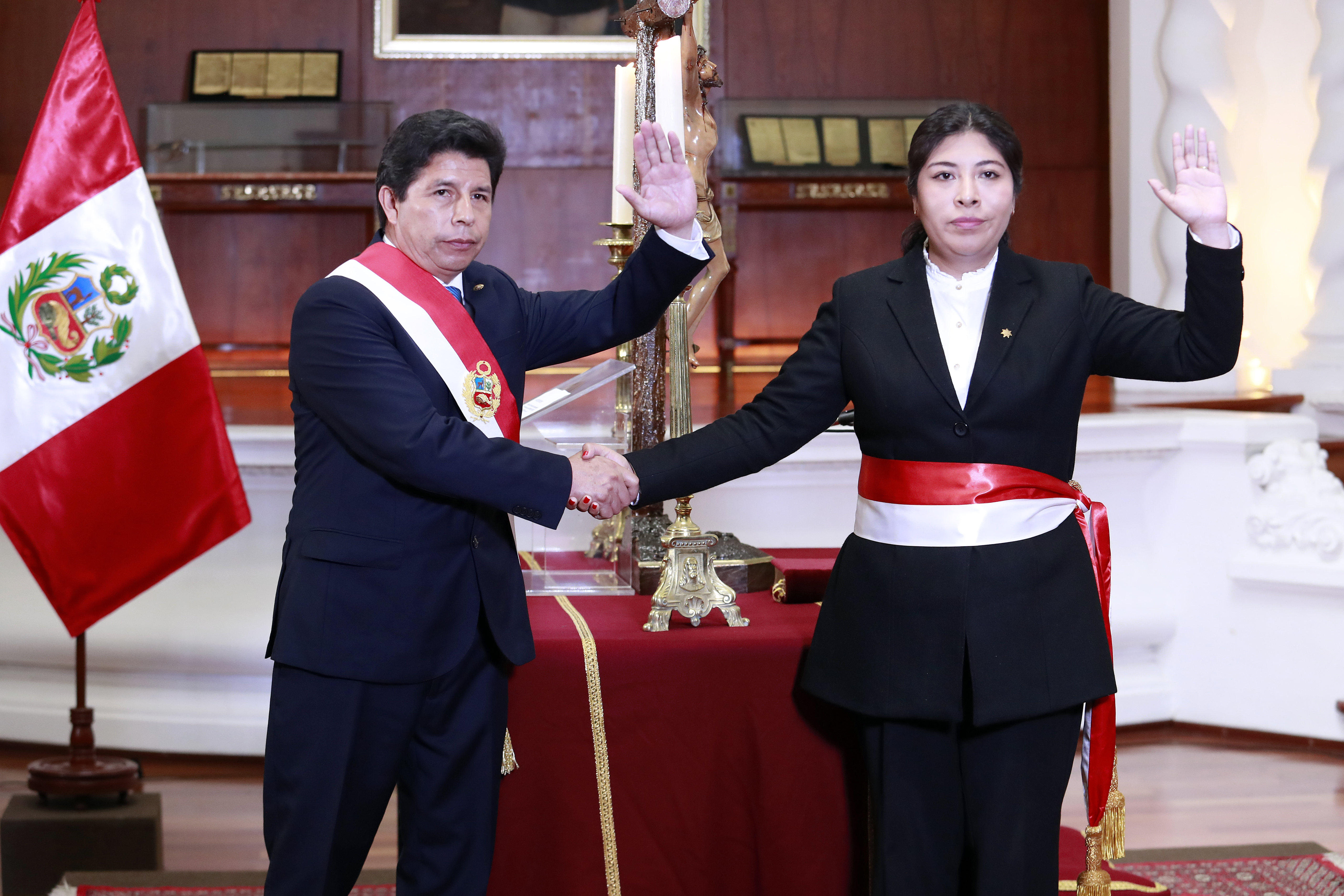 Presidente Castillo toma juramento a Betssy Chavez Chino como jefa del Gabinete Ministerial