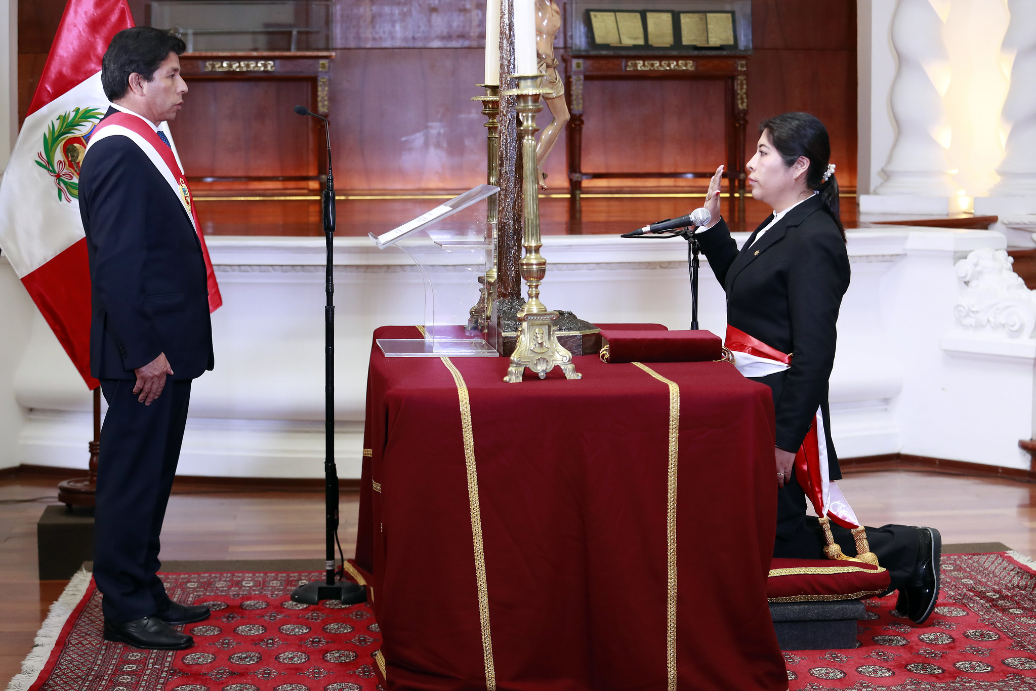 Presidente Castillo toma juramento a Betssy Chavez Chino como jefa del Gabinete Ministerial