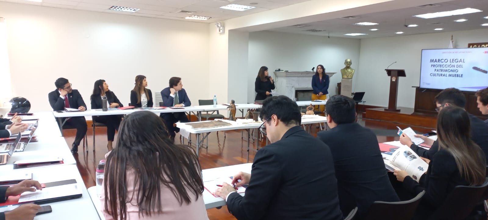 Ministerio de Cultura capacitó a alumnos de la Academia Diplomática en materia de lucha contra tráfico ilícito de bienes culturales muebles