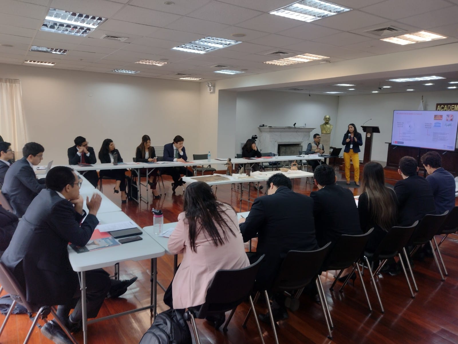 Ministerio de Cultura capacitó a alumnos de la Academia Diplomática en materia de lucha contra tráfico ilícito de bienes culturales muebles