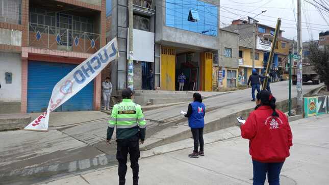 En trabajo conjunto la Unidad Empresarial de Pasco y Autoridades del sector  realizaron actividades de limpieza de la propaganda electoral.