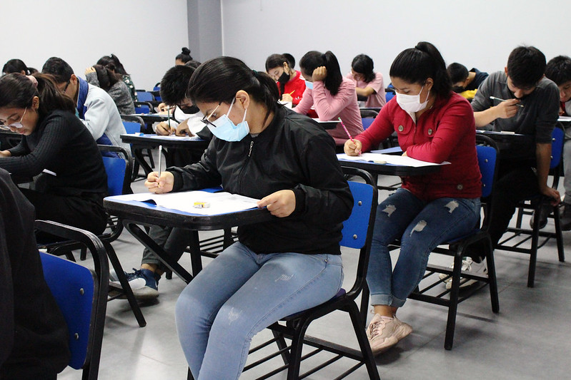 Postulantes aptos rindiendo el Examen Nacional de Preselección de Beca 18