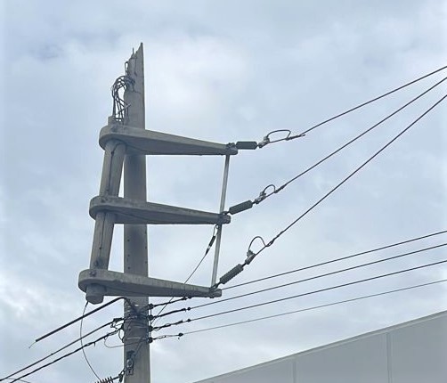 Las Interrupciones imprevistas del servicio eléctrico recientemente en el valle del Mantaro fueron ocasionadas por el impacto de un vehículo a un poste.
