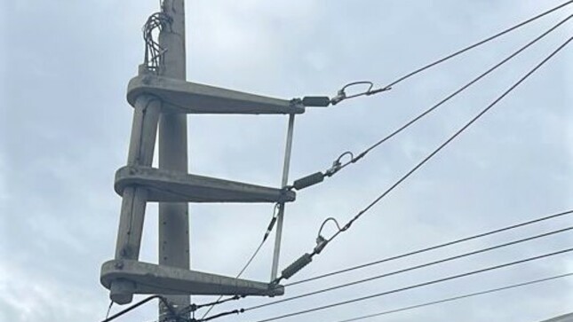 Las Interrupciones imprevistas del servicio eléctrico recientemente en el valle del Mantaro fueron ocasionadas por el impacto de un vehículo a un poste.