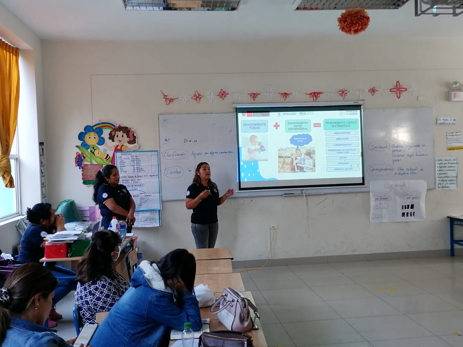 Tema: Competencia matemática Resuelve problemas de cantidad
Se contó con la participación de docentes del nivel inicial de los distritos de Trujillo Huanchaco y Víctor Larco Herrera
El día miércoles 23 de noviembre en las instalaciones de la I. E. N° 81026 Andrés Avelino Cáceres.
