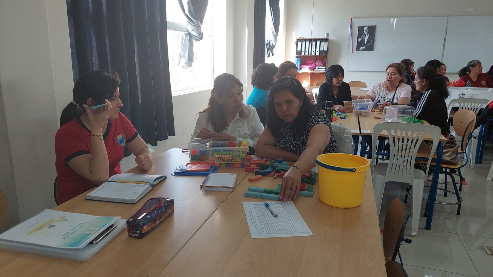 Tema: Competencia matemática Resuelve problemas de cantidad
Se contó con la participación de docentes del nivel inicial de los distritos de Trujillo Huanchaco y Víctor Larco Herrera
El día miércoles 23 de noviembre en las instalaciones de la I. E. N° 81026 Andrés Avelino Cáceres.