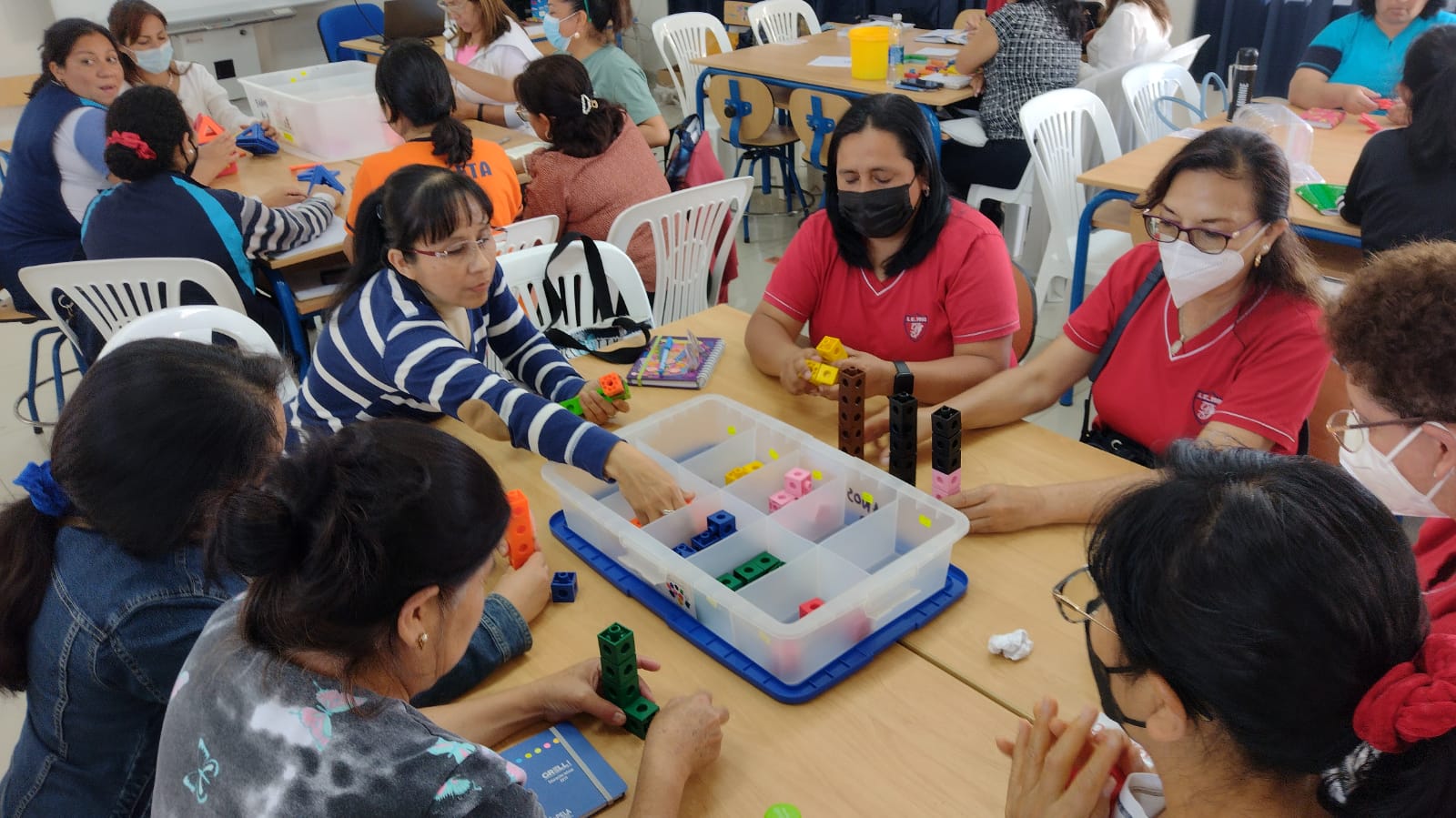 Tema: Competencia matemática Resuelve problemas de cantidad
Se contó con la participación de docentes del nivel inicial de los distritos de Trujillo Huanchaco y Víctor Larco Herrera
El día miércoles 23 de noviembre en las instalaciones de la I. E. N° 81026 Andrés Avelino Cáceres.