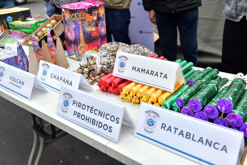 La Policía Nacional del Perú (PNP) garantizará la seguridad en Lima durante las fiestas de fin de año, anunció hoy el ministro del Interior, Willy Huerta Olivas, durante la presentación del plan operativo "Navidad Segura 2022 y Año Nuevo 2023".
El titular del sector Interior explicó que el objetivo del plan diseñado por la Policía Nacional es prevenir, neutralizar y luchar contra la delincuencia común y el crimen organizado en todas sus modalidades; así como combatir el contrabando, fabricación, transporte y comercialización de productos pirotécnicos prohibidos, antes, durante y después de la Navidad 2022 y el Año Nuevo 2023.