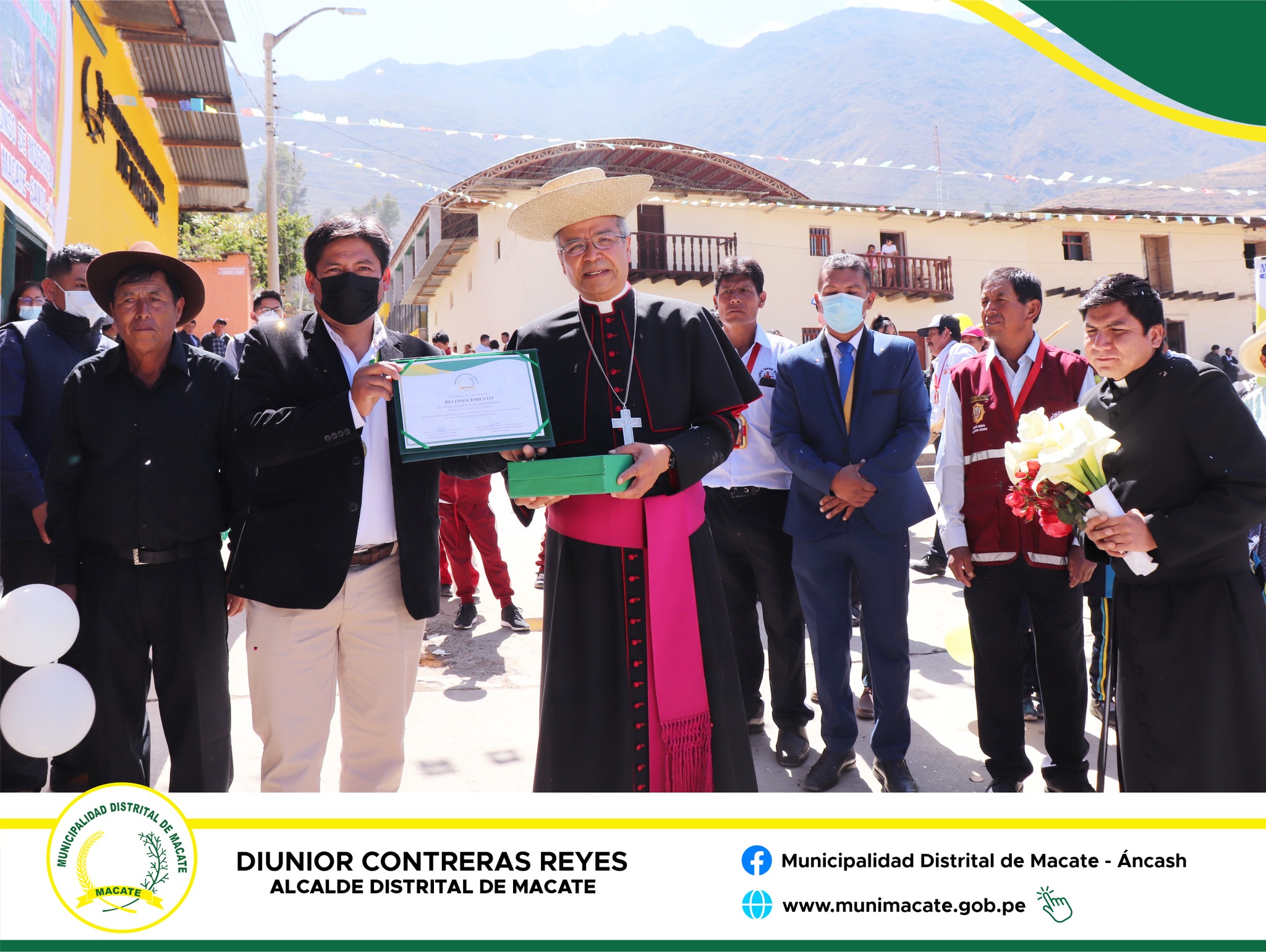 La municipalidad realizó una sesión solemne y reconoció a tan ilustre visitante, con una placa y un diploma.