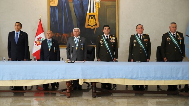 Otorgan condecoración “Victoria de Tarapacá” en el Grado de “Gran Legionario de Honor” al Jefe del Comando Conjunto de las Fuerzas Armadas