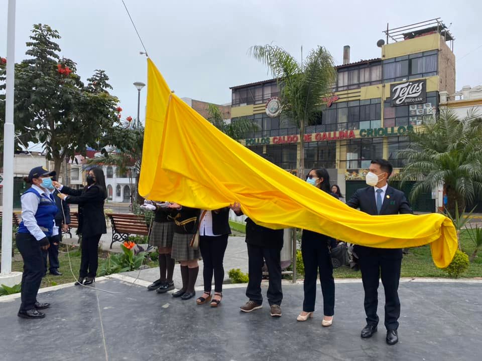 Ceremonia de Izamiento de Pabellón Nacional