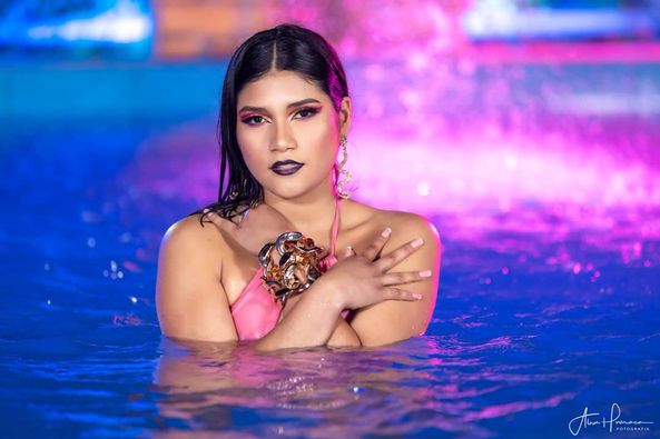 Candidatas al Miss pasan reto en la piscina