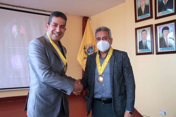 Alcalde toma juramento a los regidores accesitarios