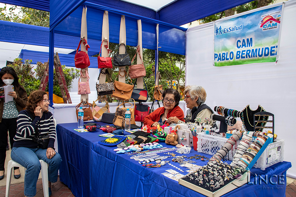 Municipalidad de Lince y EsSalud realizan Feria por el Día Internacional de la ELiminación de la Violencia contra la Mujer